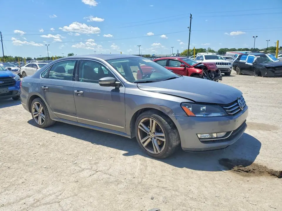 2015 VOLKSWAGEN PASSAT SE  