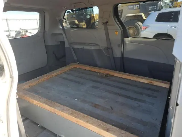 2011 TOYOTA SIENNA LE  