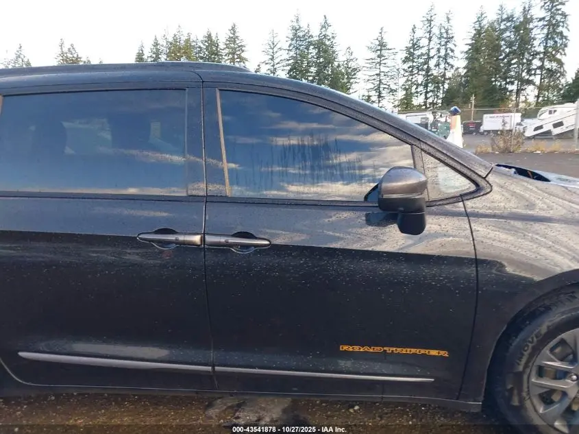 2023 CHRYSLER PACIFICA HYBRID TOURING L