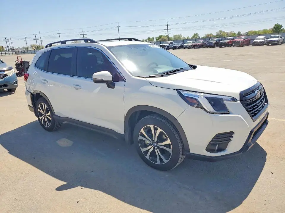 2024 SUBARU FORESTER   