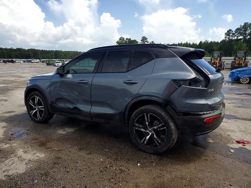 2022 VOLVO XC40 T4 R-DESIGN  