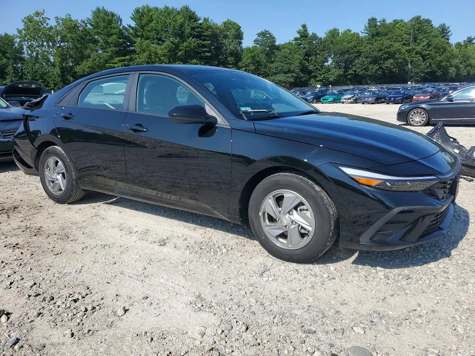2024 HYUNDAI ELANTRA SE  