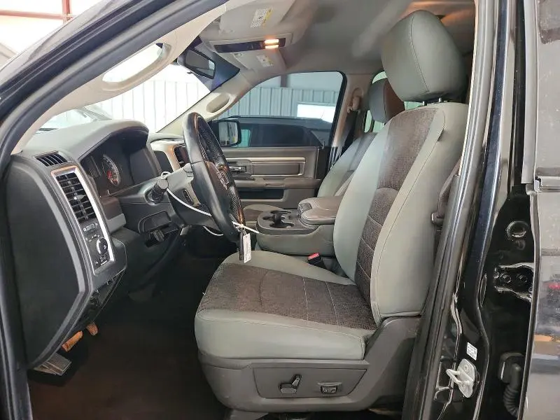 2016 RAM 1500 SLT  