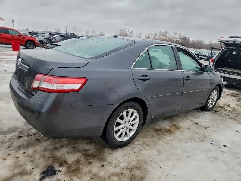 2011 TOYOTA CAMRY SE  