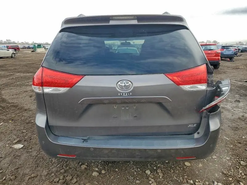 2013 TOYOTA SIENNA XLE  