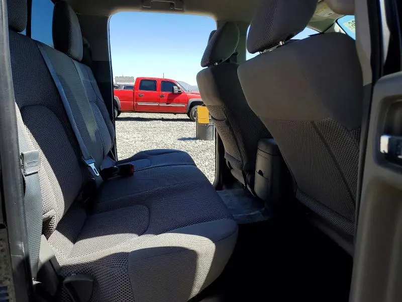 2015 NISSAN FRONTIER SV  