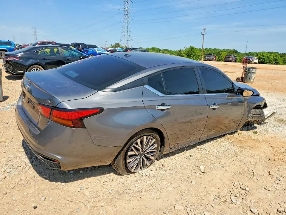 2024 NISSAN ALTIMA SV  