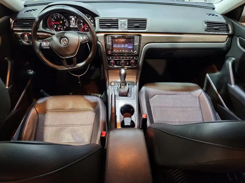 2017 VOLKSWAGEN PASSAT SE  
