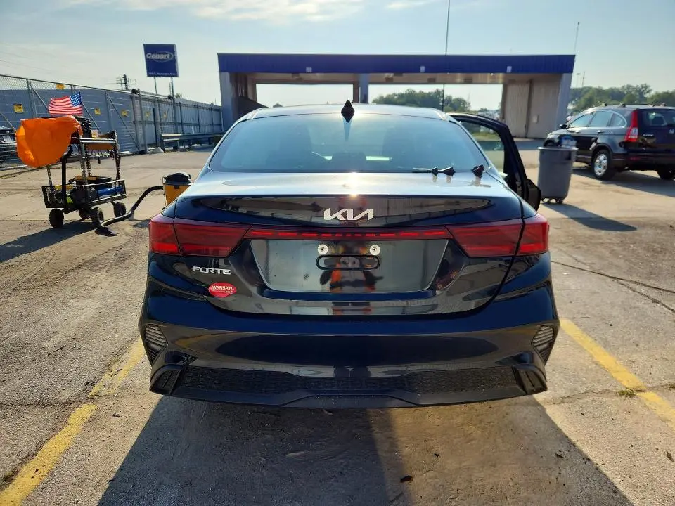 2024 KIA FORTE LXS  