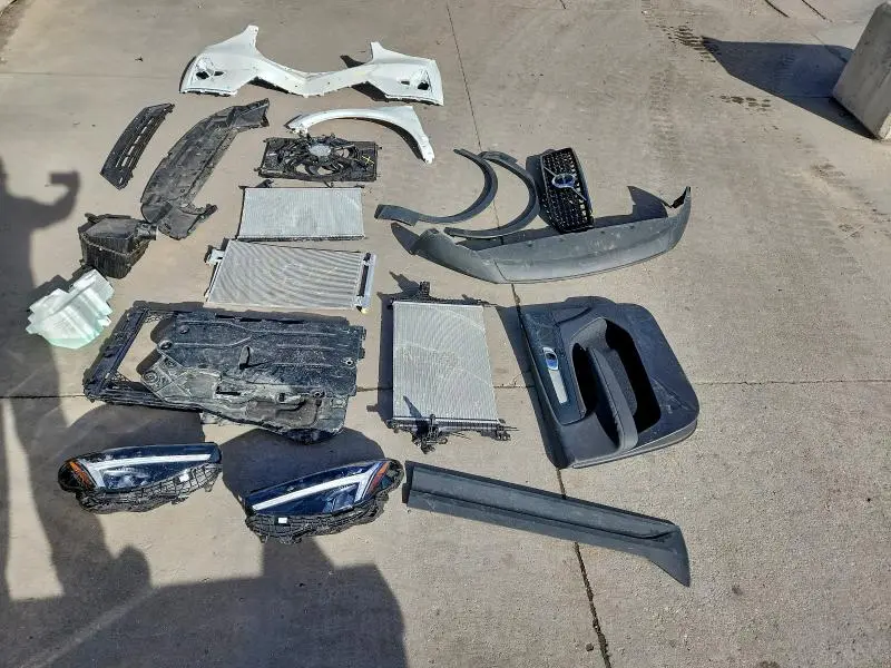 2023 VOLVO XC40 PLUS  