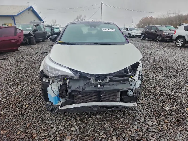 2020 TOYOTA C-HR XLE  