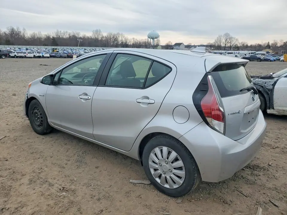 2016 TOYOTA PRIUS C TWO  