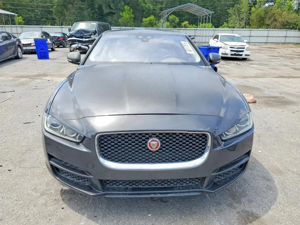 2017 JAGUAR XE PRESTIGE  
