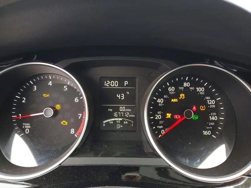 2016 VOLKSWAGEN JETTA SPORT  