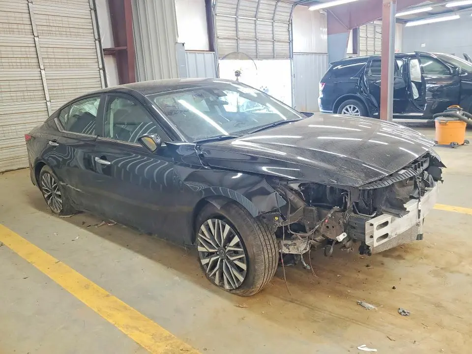 2024 NISSAN ALTIMA SV  