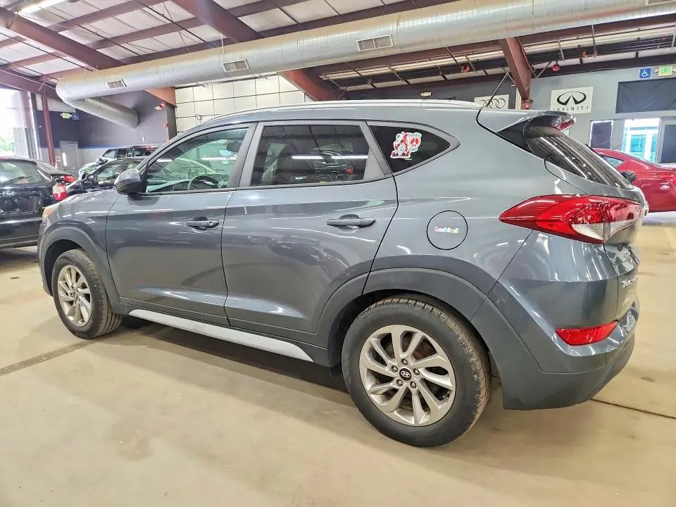 2017 HYUNDAI TUCSON SE  