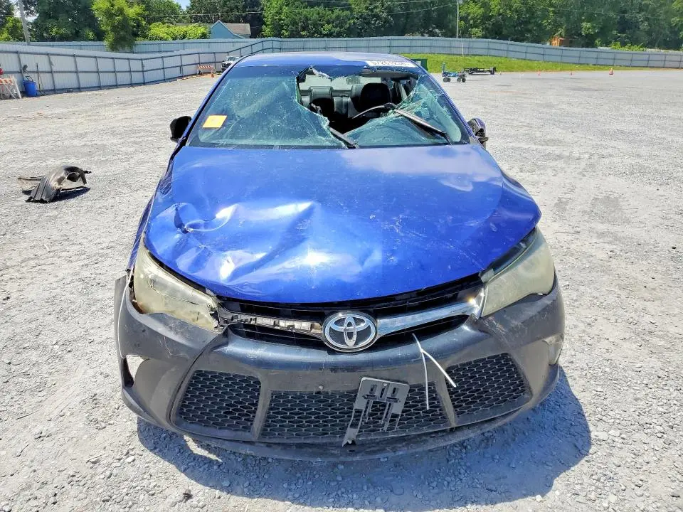 2016 TOYOTA CAMRY SE  