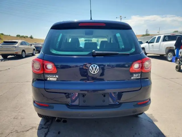 2011 VOLKSWAGEN TIGUAN S  