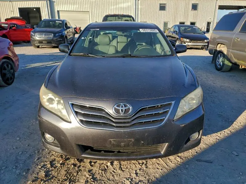 2011 TOYOTA CAMRY SE  