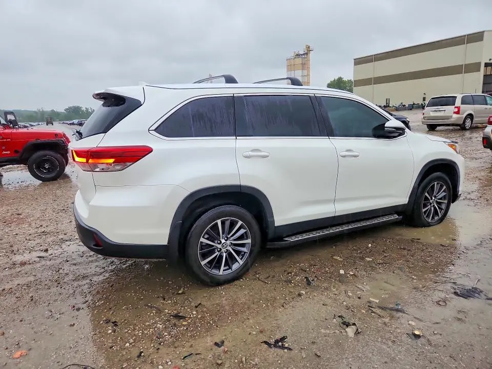 2019 TOYOTA HIGHLANDER XLE  