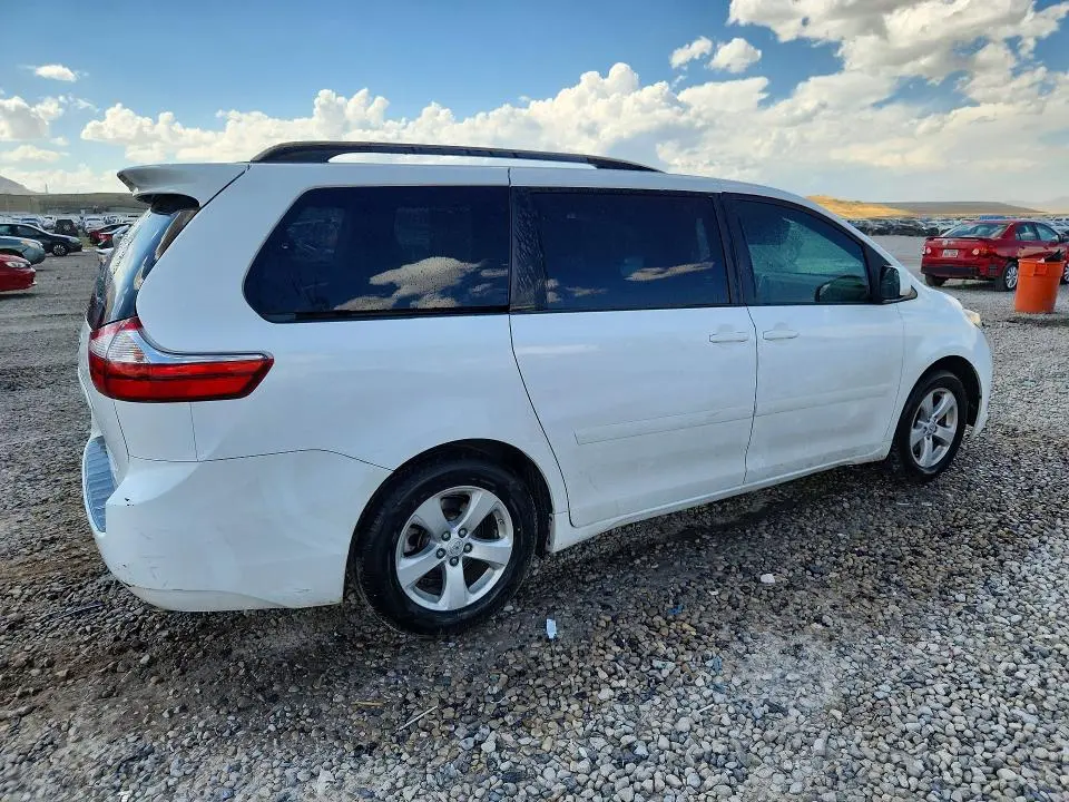 2015 TOYOTA SIENNA LE  
