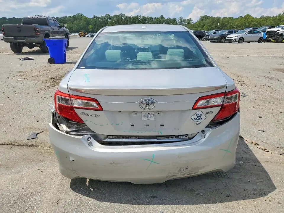 2014 TOYOTA CAMRY SE  