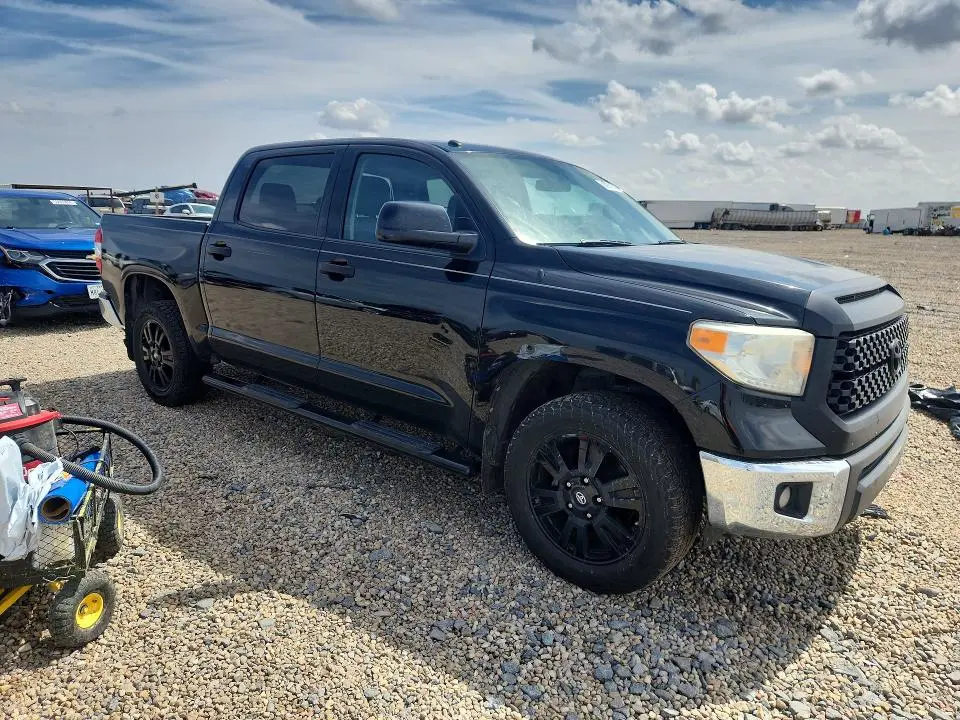 2016 TOYOTA TUNDRA CREWMAX SR5  