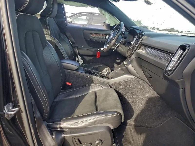 2020 VOLVO XC40 T5 R-DESIGN  