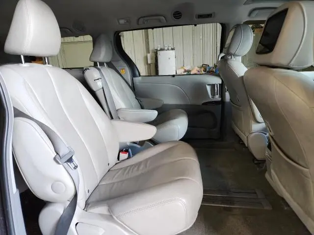 2013 TOYOTA SIENNA XLE  