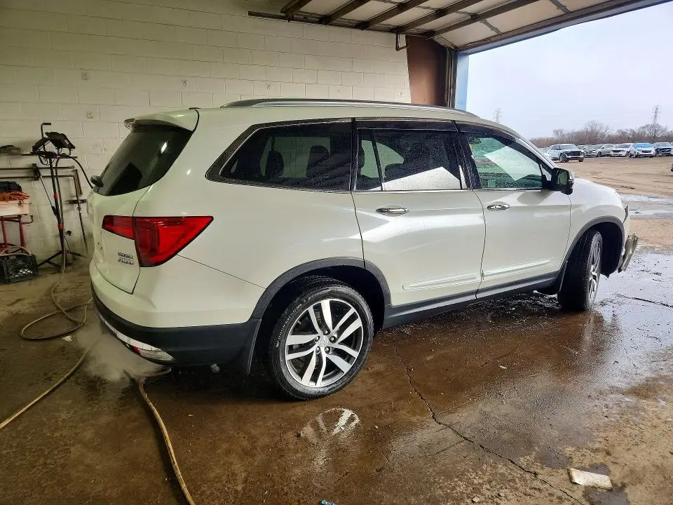 2017 HONDA PILOT TOURING  