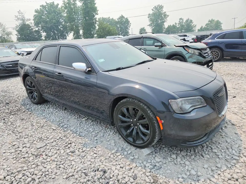 2017 CHRYSLER 300C   