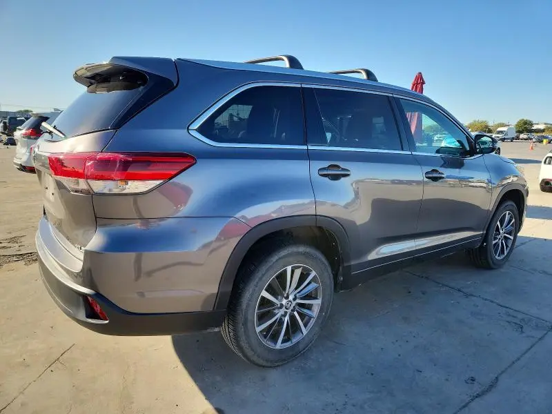2018 TOYOTA HIGHLANDER SE  