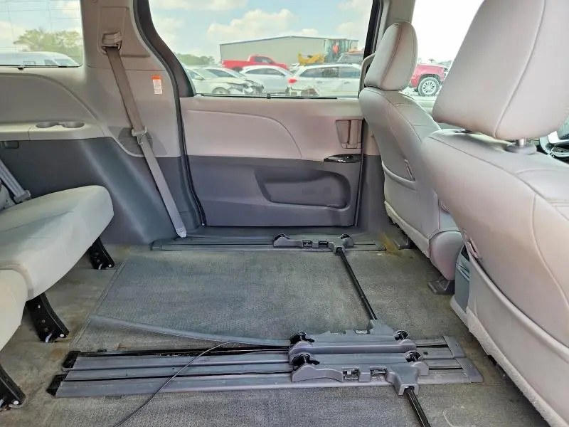 2015 TOYOTA SIENNA XLE 8-PASSENGER  