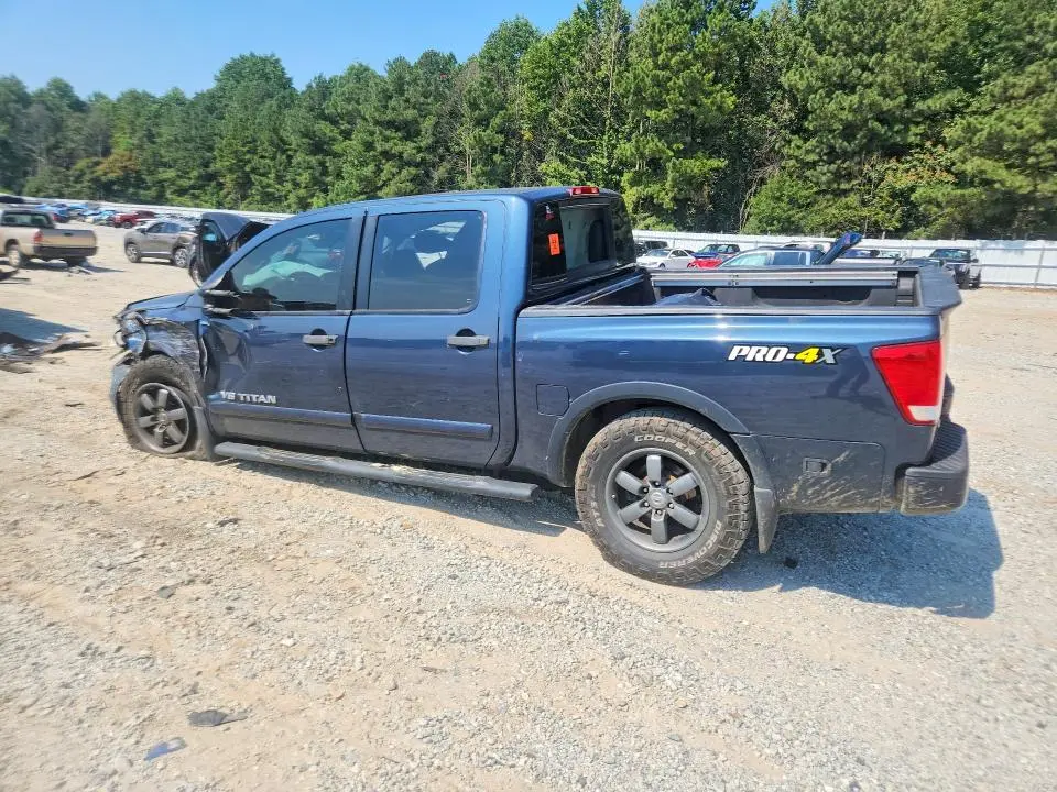 2015 NISSAN TITAN SV  