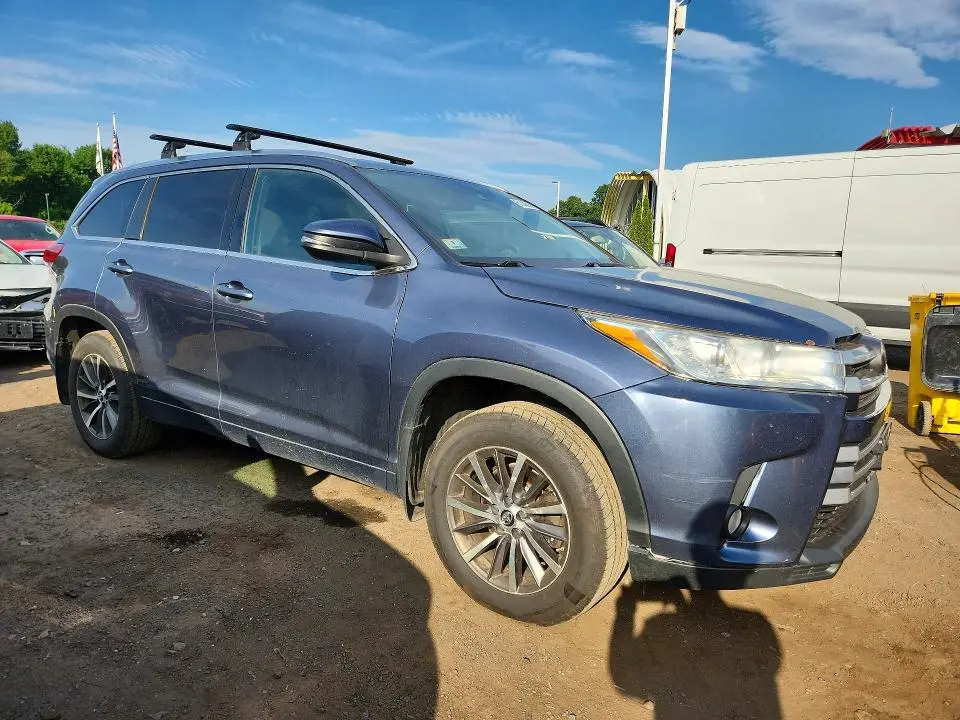 2018 TOYOTA HIGHLANDER XLE  