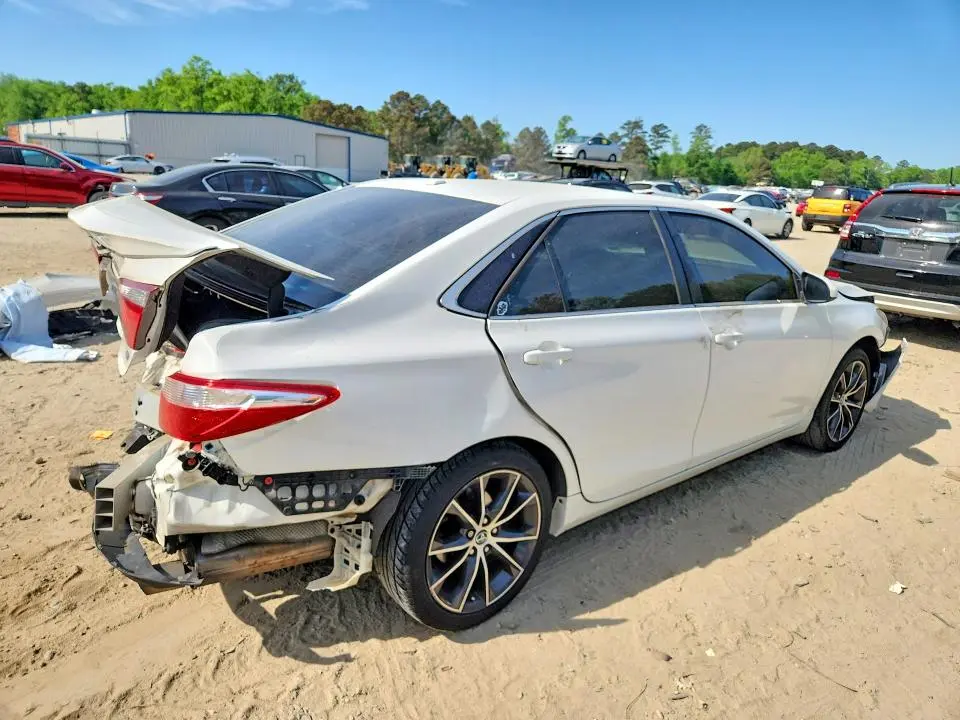 2016 TOYOTA CAMRY XSE  