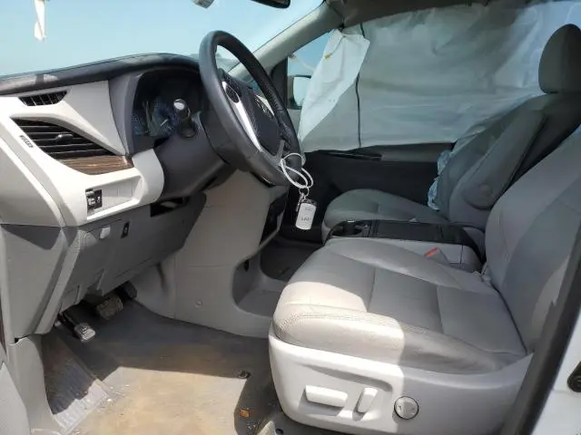 2018 TOYOTA SIENNA XLE  