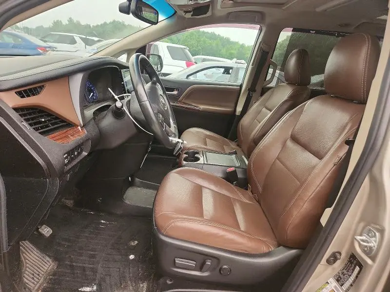 2017 TOYOTA SIENNA LIMITED PREMIUM 7-PASSENGER  
