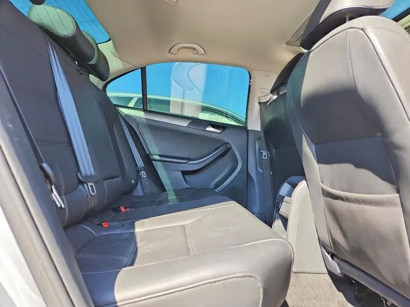2016 VOLKSWAGEN JETTA SE  