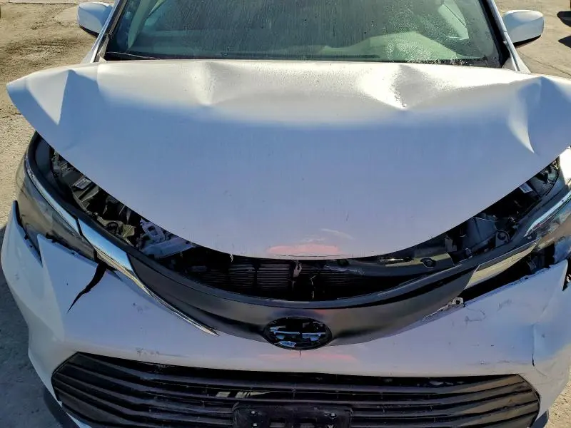 2025 TOYOTA SIENNA LE 8-PASSENGER  