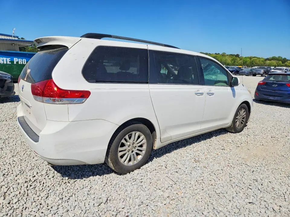 2013 TOYOTA SIENNA XLE 8-PASSENGER  