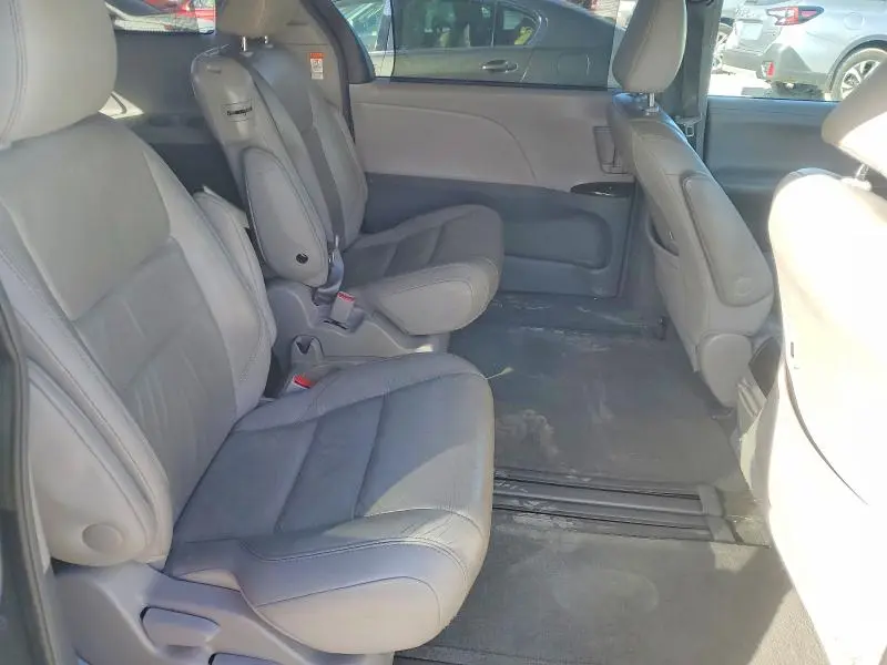 2015 TOYOTA SIENNA XLE 8-PASSENGER  