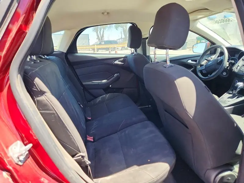 2015 FORD FOCUS SE  