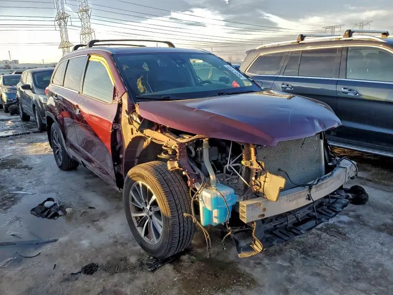 2018 TOYOTA HIGHLANDER SE  