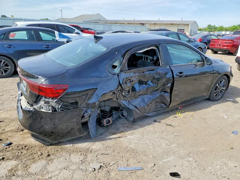 2024 KIA FORTE LXS  