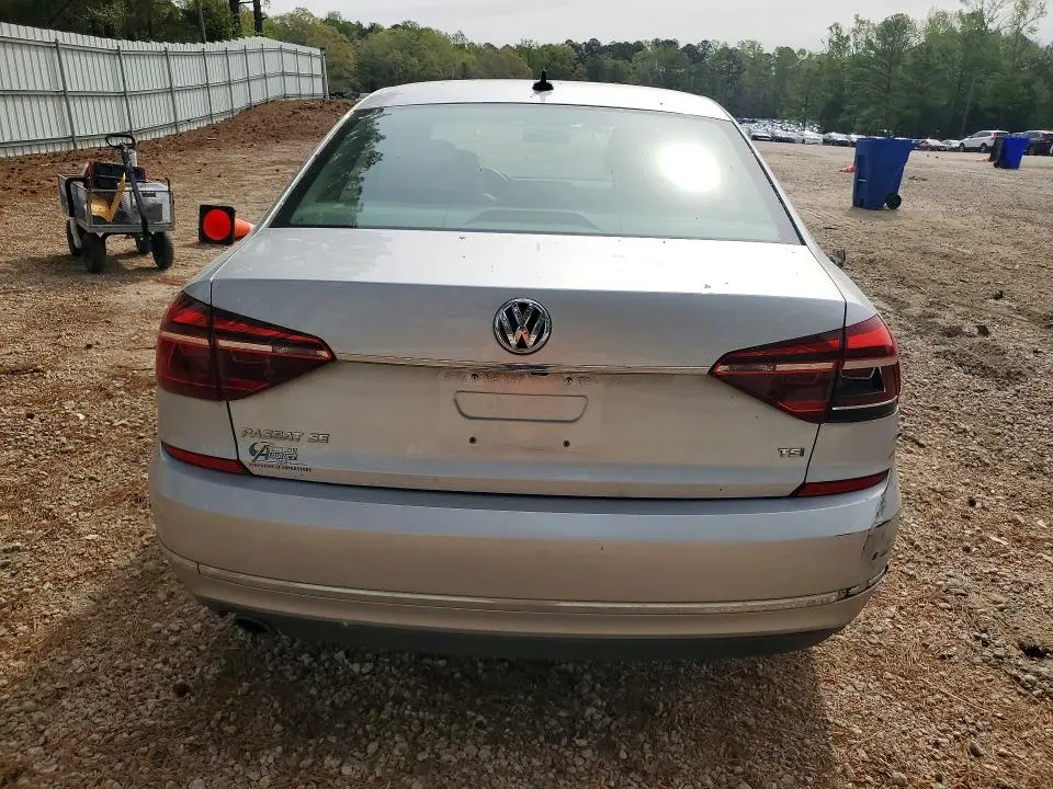 2017 VOLKSWAGEN PASSAT   