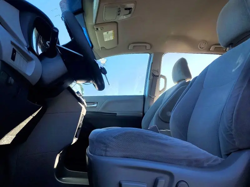 2015 TOYOTA SIENNA LE 8-PASSENGER  