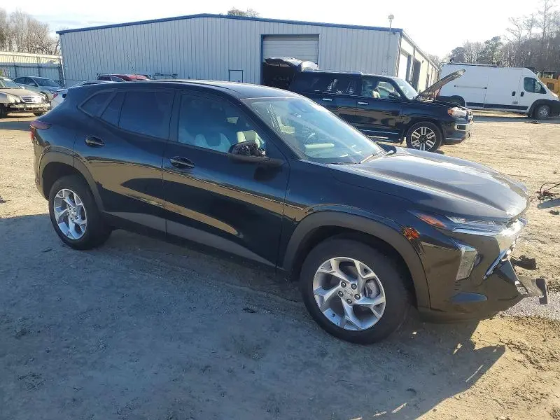 2024 CHEVROLET TRAX LS  