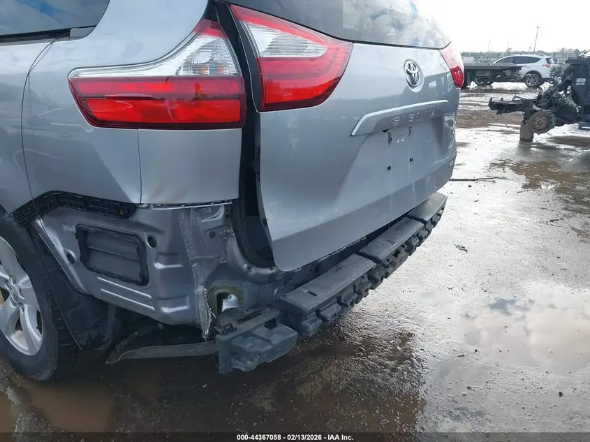 2017 TOYOTA SIENNA LE 8 PASSENGER