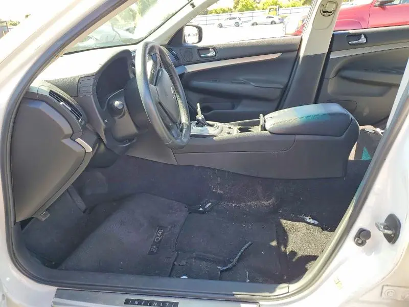 2015 INFINITI Q40 BASE  
